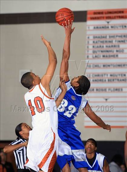 Thumbnail 3 in Dickinson vs. Dobie (McDonald’s Texas Invitational) photogallery.