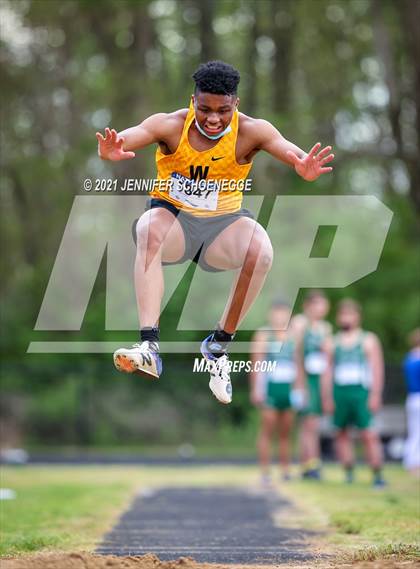 Thumbnail 3 in Kentucky Country Day Quad Meet photogallery.