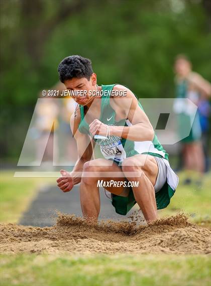 Thumbnail 1 in Kentucky Country Day Quad Meet photogallery.