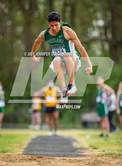 Thumbnail 3 in Kentucky Country Day Quad Meet photogallery.