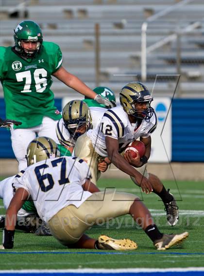 Thumbnail 2 in Farmingdale vs. Baldwin (Nassau County Conference 1 Final) photogallery.