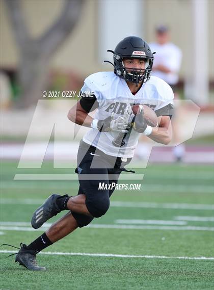 Thumbnail 1 in Lytle @ San Antonio Christian (Scrimmage) photogallery.