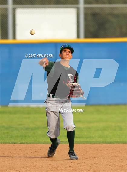 Thumbnail 3 in Royal @ Camarillo photogallery.