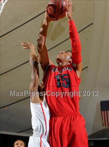 Thumbnail 3 in Lutheran vs. Serra (CIF SS D4AA Final) photogallery.