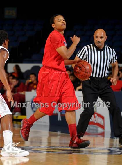 Thumbnail 2 in Lutheran vs. Serra (CIF SS D4AA Final) photogallery.