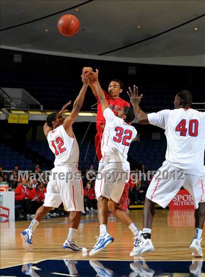 Thumbnail 3 in Lutheran vs. Serra (CIF SS D4AA Final) photogallery.