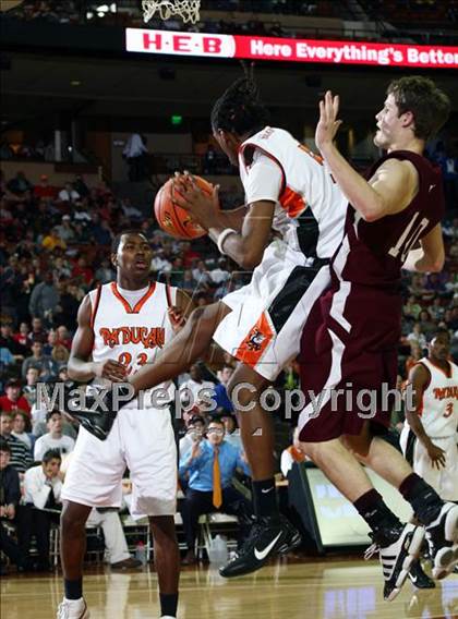Thumbnail 3 in Bronte vs. Paducah (UIL1 A Final) photogallery.