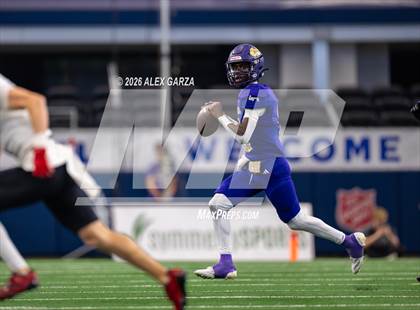 Thumbnail 3 in Muenster vs. Shiner (UIL 2A D1 Football Final) photogallery.