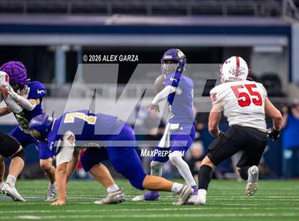 Thumbnail 3 in Muenster vs. Shiner (UIL 2A D1 Football Final) photogallery.