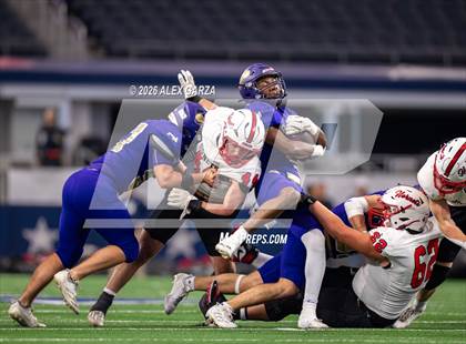 Thumbnail 3 in Muenster vs. Shiner (UIL 2A D1 Football Final) photogallery.