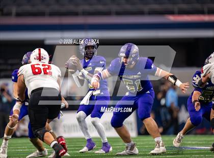 Thumbnail 2 in Muenster vs. Shiner (UIL 2A D1 Football Final) photogallery.