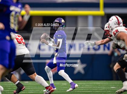 Thumbnail 3 in Muenster vs. Shiner (UIL 2A D1 Football Final) photogallery.