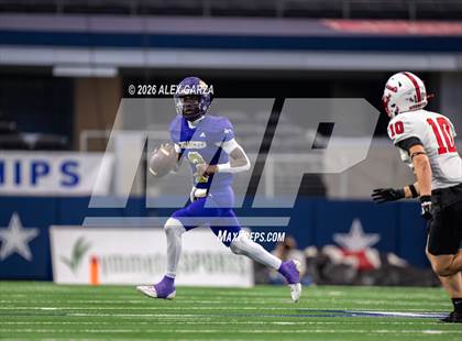 Thumbnail 3 in Muenster vs. Shiner (UIL 2A D1 Football Final) photogallery.
