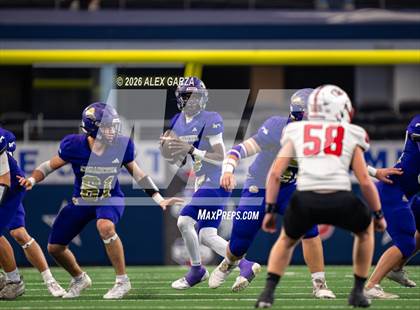 Thumbnail 3 in Muenster vs. Shiner (UIL 2A D1 Football Final) photogallery.