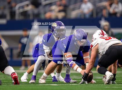 Thumbnail 3 in Muenster vs. Shiner (UIL 2A D1 Football Final) photogallery.