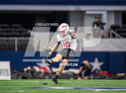 Thumbnail 1 in Muenster vs. Shiner (UIL 2A D1 Football Final) photogallery.