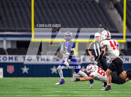 Thumbnail 1 in Muenster vs. Shiner (UIL 2A D1 Football Final) photogallery.