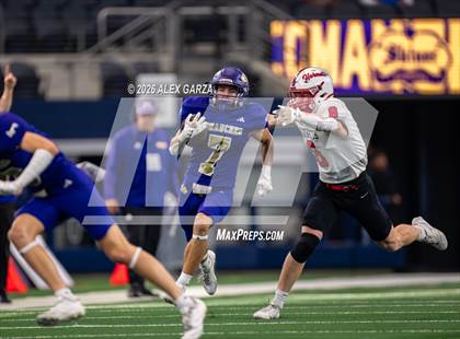 Thumbnail 1 in Muenster vs. Shiner (UIL 2A D1 Football Final) photogallery.