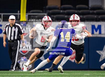 Thumbnail 3 in Muenster vs. Shiner (UIL 2A D1 Football Final) photogallery.