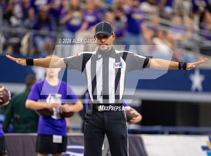 Thumbnail 2 in Muenster vs. Shiner (UIL 2A D1 Football Final) photogallery.