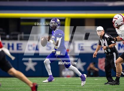 Thumbnail 2 in Muenster vs. Shiner (UIL 2A D1 Football Final) photogallery.