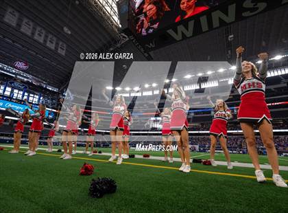 Thumbnail 3 in Muenster vs. Shiner (UIL 2A D1 Football Final) photogallery.