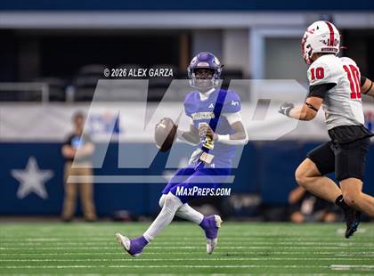 Thumbnail 1 in Muenster vs. Shiner (UIL 2A D1 Football Final) photogallery.