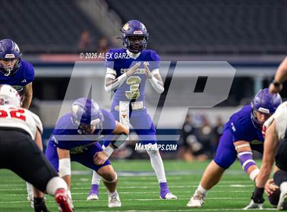 Thumbnail 2 in Muenster vs. Shiner (UIL 2A D1 Football Final) photogallery.