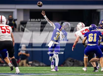 Thumbnail 3 in Muenster vs. Shiner (UIL 2A D1 Football Final) photogallery.