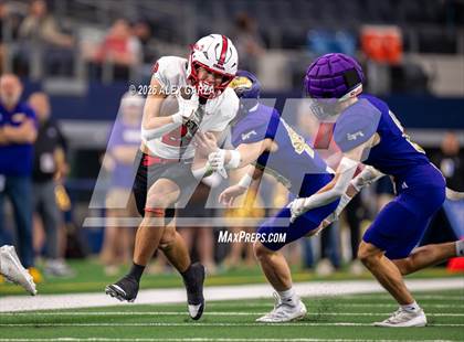 Thumbnail 2 in Muenster vs. Shiner (UIL 2A D1 Football Final) photogallery.