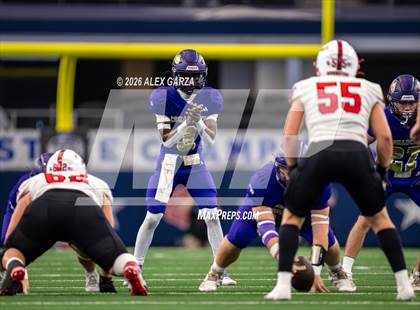 Thumbnail 3 in Muenster vs. Shiner (UIL 2A D1 Football Final) photogallery.