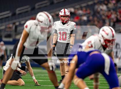 Thumbnail 1 in Muenster vs. Shiner (UIL 2A D1 Football Final) photogallery.