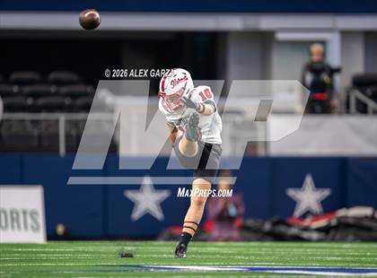 Thumbnail 2 in Muenster vs. Shiner (UIL 2A D1 Football Final) photogallery.