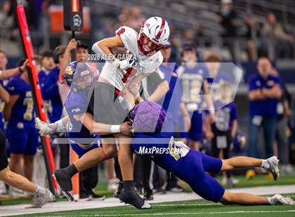 Thumbnail 3 in Muenster vs. Shiner (UIL 2A D1 Football Final) photogallery.