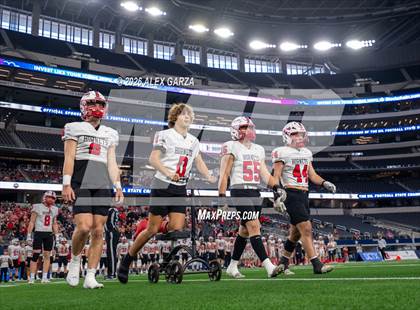 Thumbnail 2 in Muenster vs. Shiner (UIL 2A D1 Football Final) photogallery.