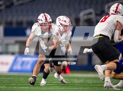 Thumbnail 2 in Muenster vs. Shiner (UIL 2A D1 Football Final) photogallery.
