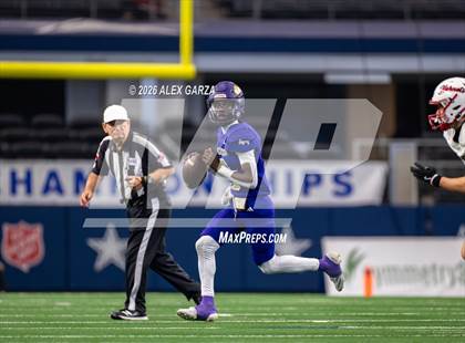 Thumbnail 1 in Muenster vs. Shiner (UIL 2A D1 Football Final) photogallery.