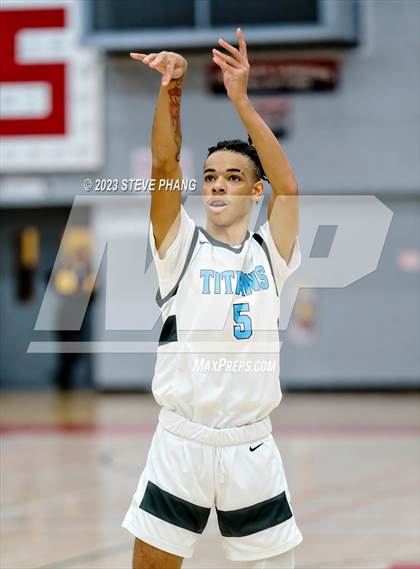 Thumbnail 3 in Burbank vs. Fortune Early College (Cordova Christmas Classic) photogallery.