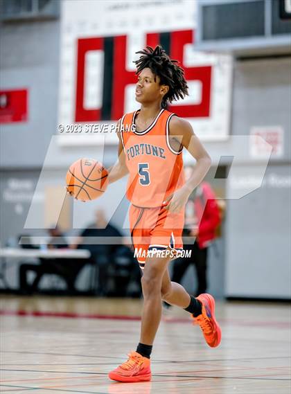 Thumbnail 2 in Burbank vs. Fortune Early College (Cordova Christmas Classic) photogallery.