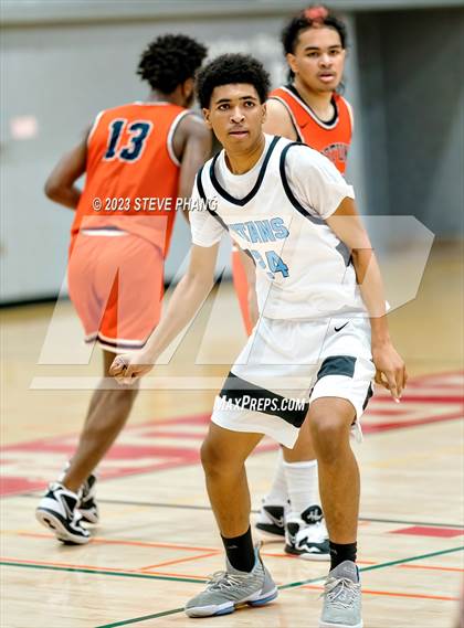Thumbnail 3 in Burbank vs. Fortune Early College (Cordova Christmas Classic) photogallery.