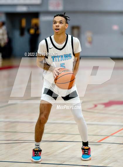 Thumbnail 2 in Burbank vs. Fortune Early College (Cordova Christmas Classic) photogallery.