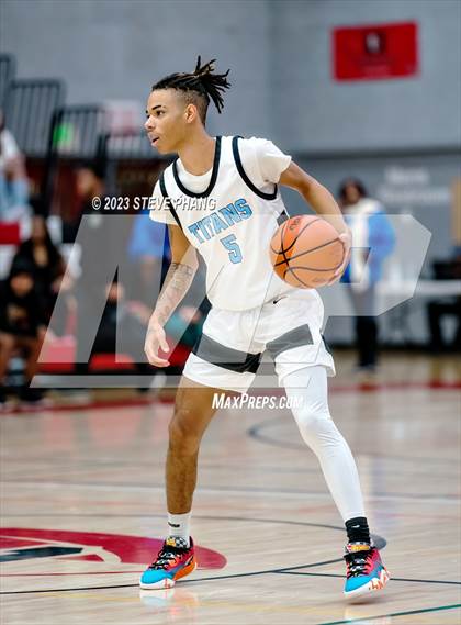Thumbnail 2 in Burbank vs. Fortune Early College (Cordova Christmas Classic) photogallery.