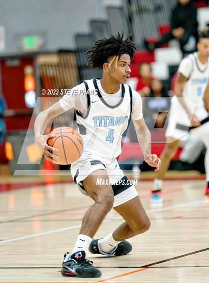 Thumbnail 2 in Burbank vs. Fortune Early College (Cordova Christmas Classic) photogallery.