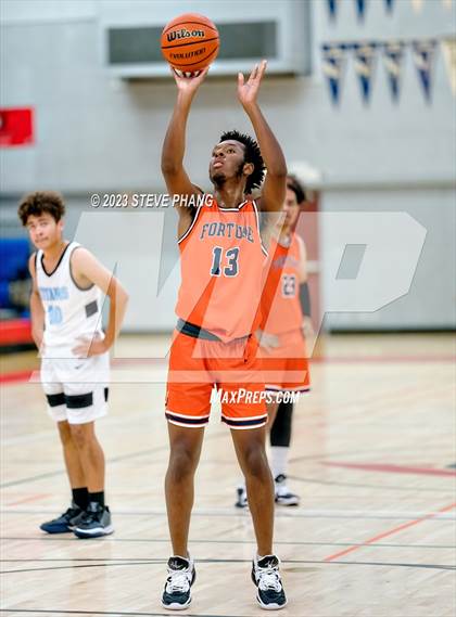 Thumbnail 1 in Burbank vs. Fortune Early College (Cordova Christmas Classic) photogallery.