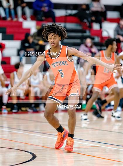 Thumbnail 2 in Burbank vs. Fortune Early College (Cordova Christmas Classic) photogallery.