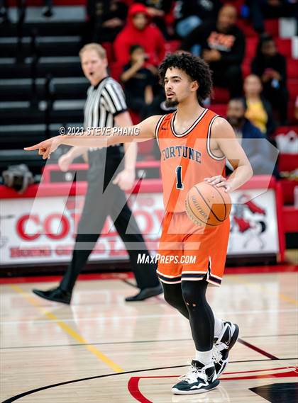 Thumbnail 3 in Burbank vs. Fortune Early College (Cordova Christmas Classic) photogallery.