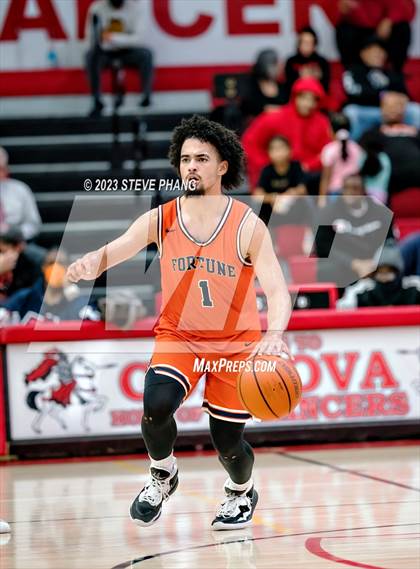 Thumbnail 2 in Burbank vs. Fortune Early College (Cordova Christmas Classic) photogallery.