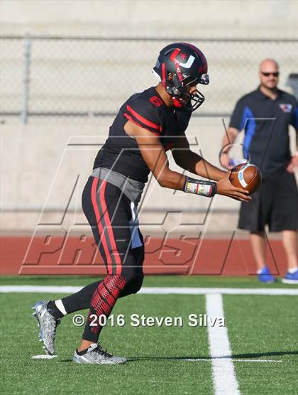 Thumbnail 3 in Clayton Valley Charter vs. Helix (2016 Honor Bowl) photogallery.