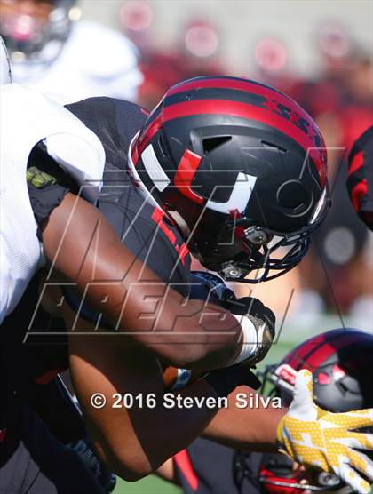 Thumbnail 2 in Clayton Valley Charter vs. Helix (2016 Honor Bowl) photogallery.