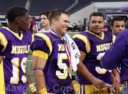 Thumbnail 1 in Munday vs. Tenaha (UIL 1A Division 2 Final) photogallery.